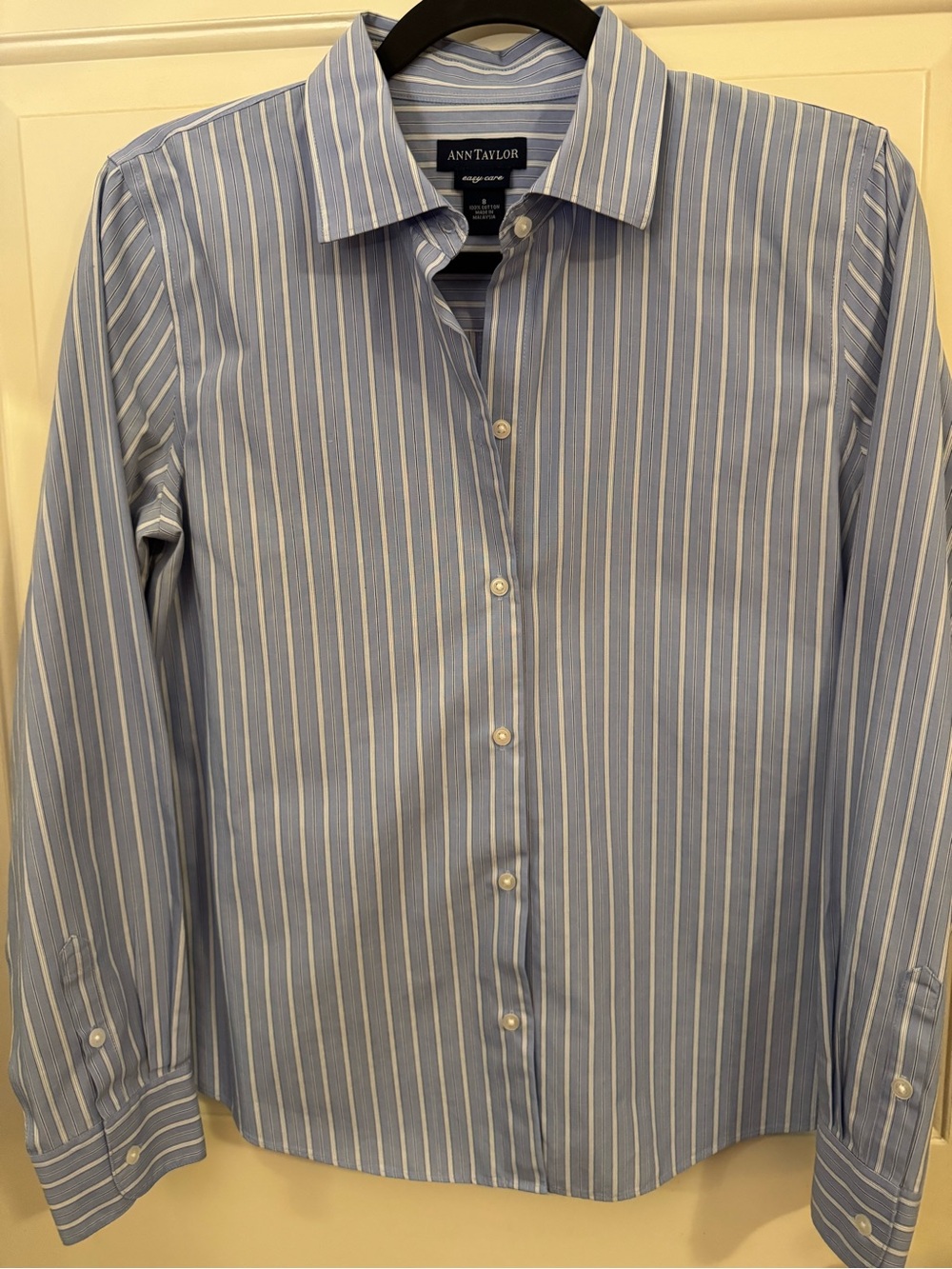 Ann Taylor Easy Care Blue Stripe Button-Up Shirt Size 8